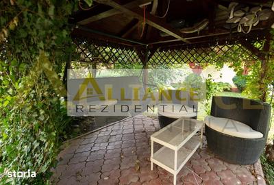 Casă cu 7 camere cu Teren 766 Mp în Central
