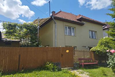 Casă cu 3 camere în Central - 1