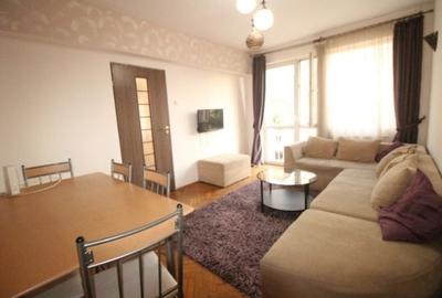 Apartament cu 3 camere semidecomandat, mobilat în Romană