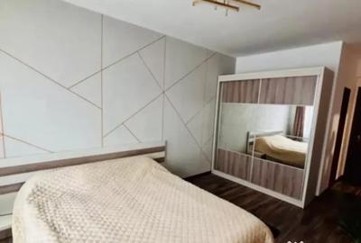 Apartament cu 4 camere decomandat, mobilat în Tractorul - 6