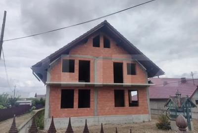 Casă cu 7 camere cu Teren 770 Mp în Marginea - 8