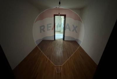 Vila de vanzare in zona Central Campulung-Muscel - 12