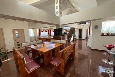 1 Decembrie, vila cu 12 camere si restaurant - 1