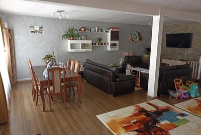 Casă cu 4 camere cu Teren 300 Mp în Central - 2