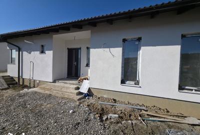 Casă cu 4 camere cu Teren 500 Mp în Livezeni - 2