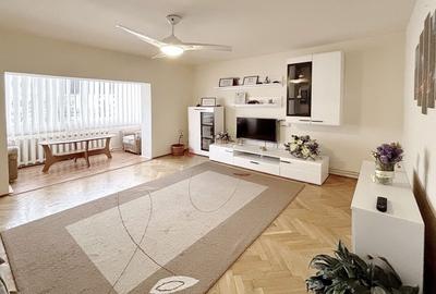 Apartament cu 3 camere decomandat, mobilat în Centrul Civic