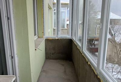 Apartament cu 2 camere semidecomandat în Tractorul