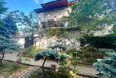 Casă individuală cu 7 camere în Cotroceni