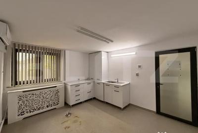 Spațiu comercial, de 225 mp, în 1 Mai - 8