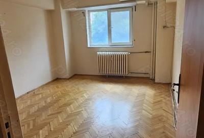 Vand apartament 4 camere ,cu vedere la CASA POPORULUI si CATEDRALA NEAMULUI! - 3