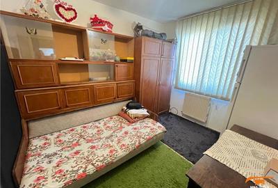 3 camere decomandat etaj 4 10 Dambovita centrala proprie - 4