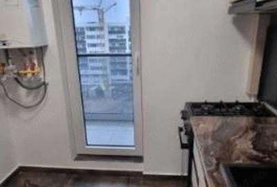 Garsonieră decomandată în Apărătorii Patriei