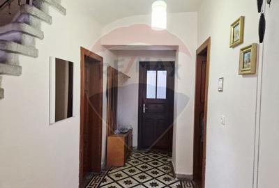 Casa / Vila  str. Ana Ipatescu S+P+1 , 5 camere , teren - 252 mp - 7