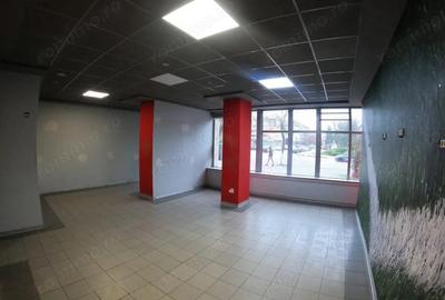 Spațiu comercial, de 90 mp, în Central - 7