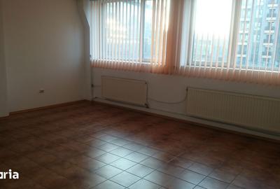Casă cu 4 camere cu Teren 100 Mp în Central