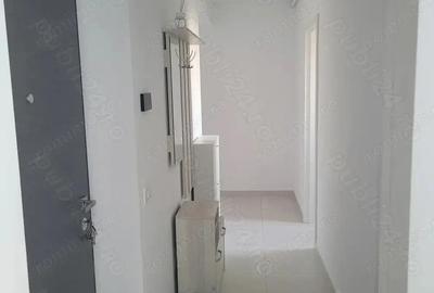Apartament cu 3 camere în Apărătorii Patriei
