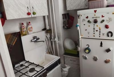 Apartament cu 3 camere semidecomandat în Exterior Vest