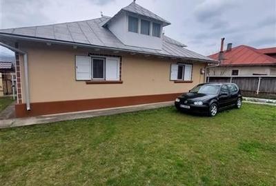 Casa de vanzare cu gradina aproape de Onesti