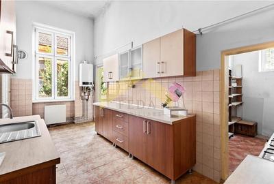 Apartament ultracentral cu 3 camere si centrala proprie Apartament ultracentral cu 3 camere si centrala proprie - 2
