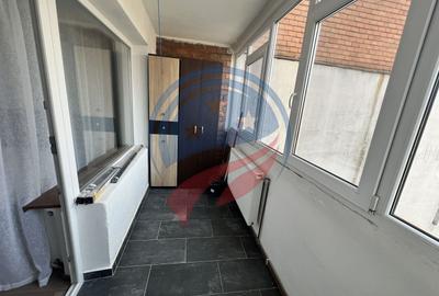 Apartament cu 3 camere decomandat în 1 Mai - 7