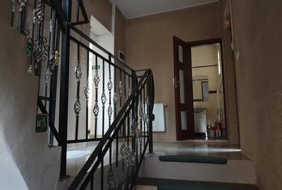 Vila 8 Camere si Curte  Spatiu Ideal pentru Familie Mare sau Investitie - 20
