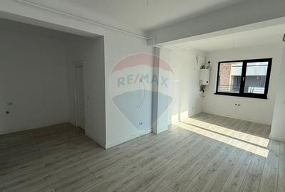 Apartament cu 3 camere decomandat în Nord - 1