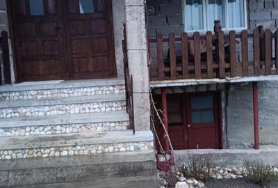 Casă cu 3 camere cu Teren 2800 Mp în Central - 7