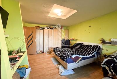 Apartament cu 4 camere decomandat, mobilat în Steaua