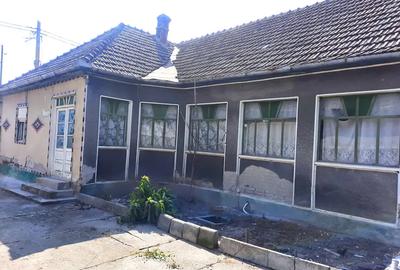 Casa de vanzare in zona foarte buna, disponibila in 2 rate, cu teren de 1430 mp - 1