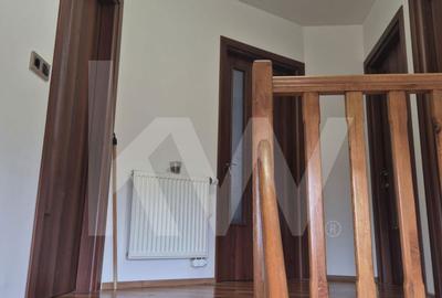 Casă cu 4 camere decomandat cu Canalizare în Central