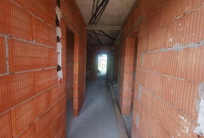 Duplex pe plan - 2 bai - canalizare - personalizare interioara - bucatarie inchi - 2