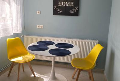 Apartament cu 3 camere semidecomandat în Central - 1