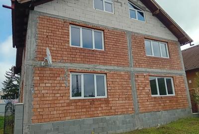 De vanzare casa in rosu cost 2014 pe 2 nivele 2x260mp +mansarda terem 1200mp - 4