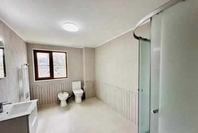 Casă cu 5 camere cu Teren 450 Mp în Central - 1