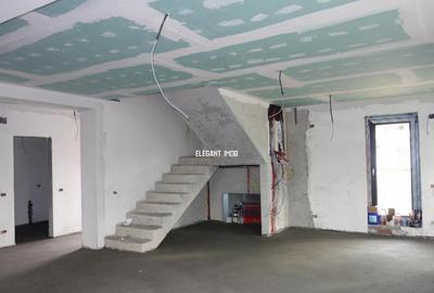 Casă cu 7 camere cu Canalizare în Corbeanca - 2