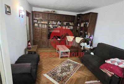 Apartament cu 3 camere decomandat în Casa de Cultură