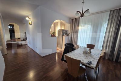 Vila 226 mp utili, curte 277 mp, zona Micro 3 - 1