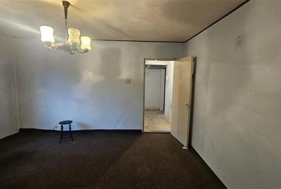 Apartament cu 3 camere semidecomandat în Berceni