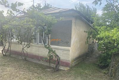 Casa si teren de in Suraia, zona Cimitirul central ,2087 mp - 1