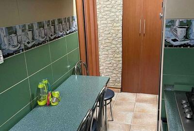 Apartament cu 3 camere decomandat în Trivale