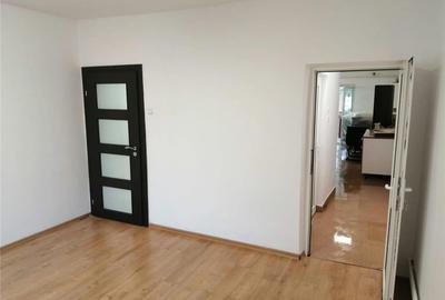 Casă cu 4 camere cu Teren 1100 Mp în Democrației - 4