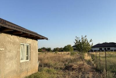 Casa la rosu, teren 900 mp, zona lini?tita - 1