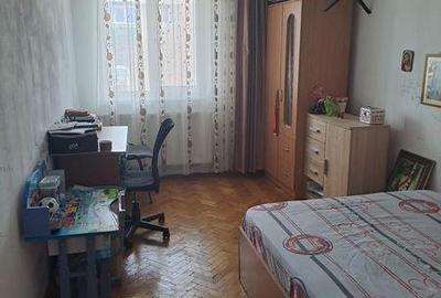 Apartament cu 3 camere decomandat în Traian - 4
