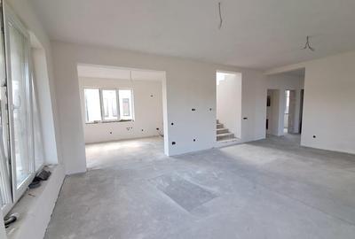 Casă cu 5 camere cu Teren 601 Mp în Central - 10