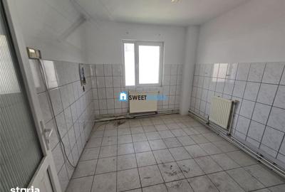 Spațiu comercial, de 80 mp, în Central - 3