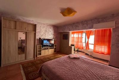 Garsonieră decomandată, mobilată în Podu Roș