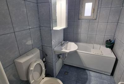 Apartament cu 3 camere decomandat în Poarta 6 - 16