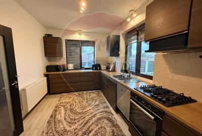 Casă cu 4 camere cu Teren 290 Mp în Sânpetru - 5