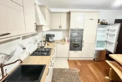 Casă cu 7 camere cu Teren 1800 Mp în Central - 15