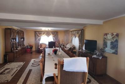 Casă cu 5 camere cu Teren 2300 Mp în Central - 9